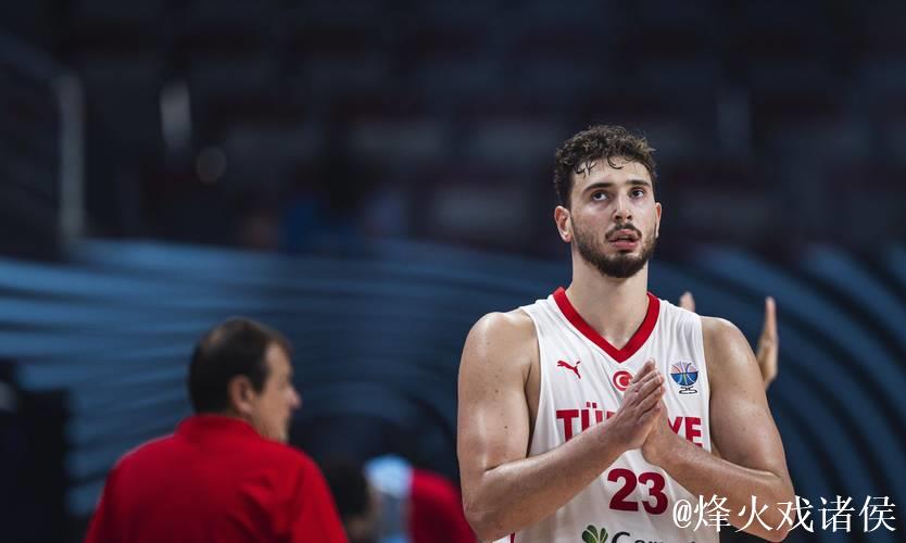 欧锦赛决赛土耳其失冠,申京关键三分再现遗憾 欧锦赛决赛土耳其失冠,申京关键三分再现遗憾